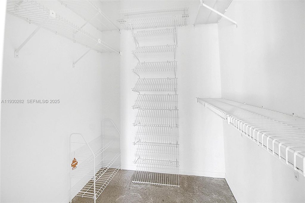 Image 21 of property listing at 3553 Magellan Cir 317-1, Aventura, FL 33180