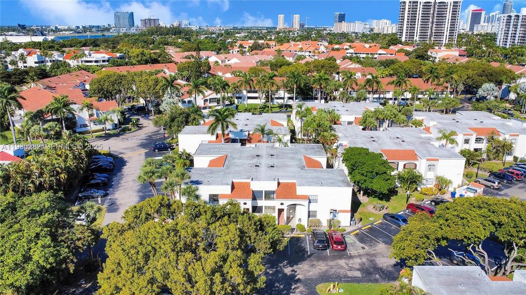 Image 23 of property listing at 3553 Magellan Cir 317-1, Aventura, FL 33180