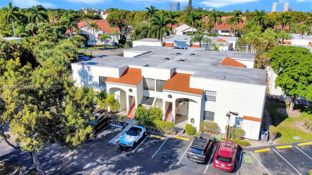 Image 24 of property listing at 3553 Magellan Cir 317-1, Aventura, FL 33180