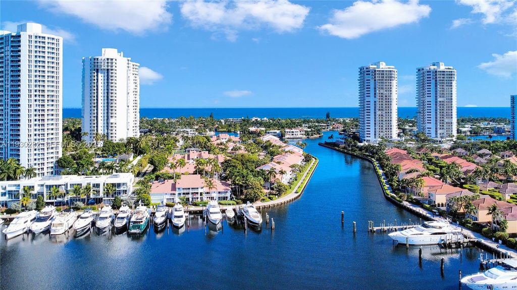 Image 28 of property listing at 3553 Magellan Cir 317-1, Aventura, FL 33180