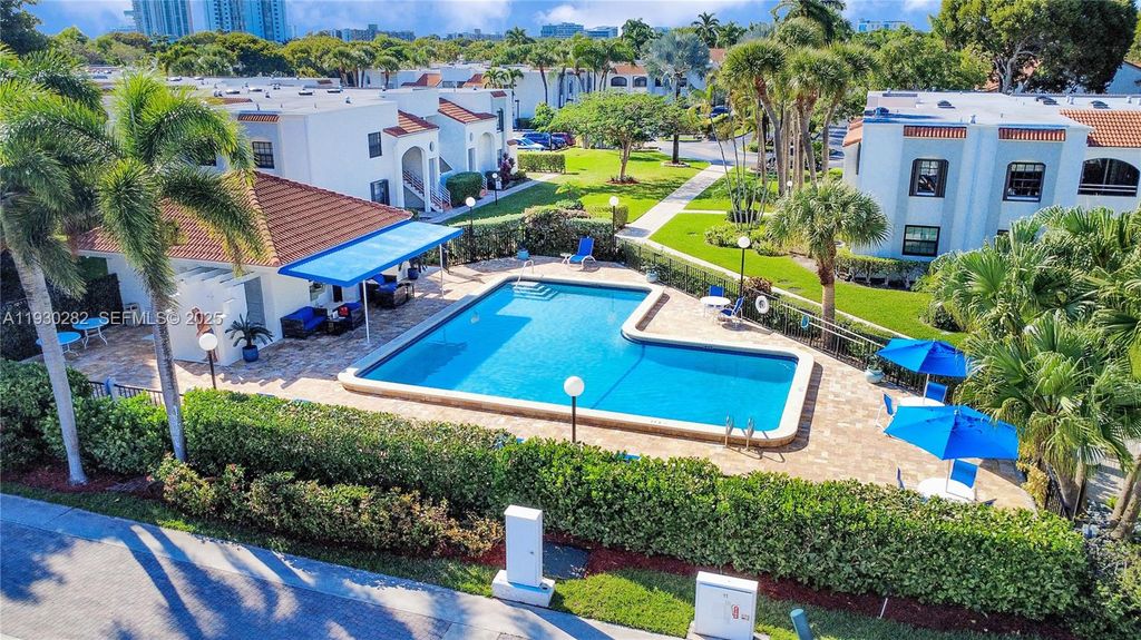 Image 30 of property listing at 3553 Magellan Cir 317-1, Aventura, FL 33180