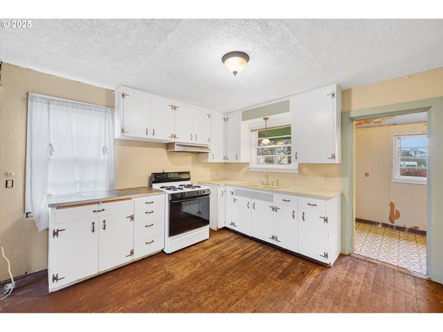 948 Sw MAPLE St, Dallas, OR 97338