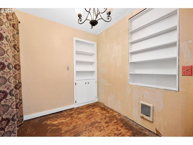 948 Sw MAPLE St, Dallas, OR 97338