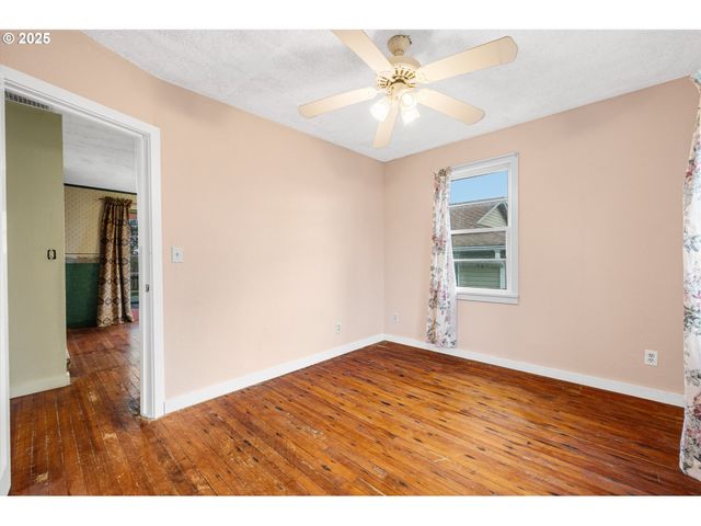 948 Sw MAPLE St, Dallas, OR 97338