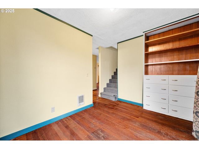 948 Sw MAPLE St, Dallas, OR 97338