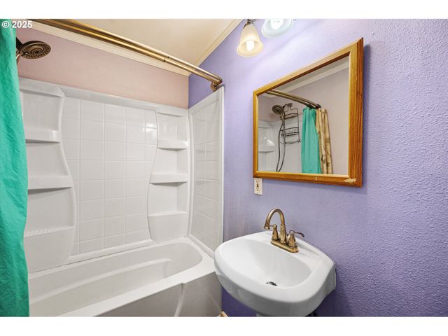 948 Sw MAPLE St, Dallas, OR 97338