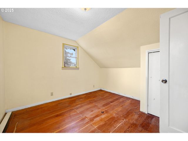 948 Sw MAPLE St, Dallas, OR 97338