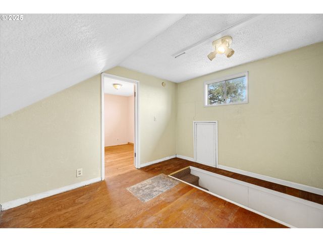 948 Sw MAPLE St, Dallas, OR 97338