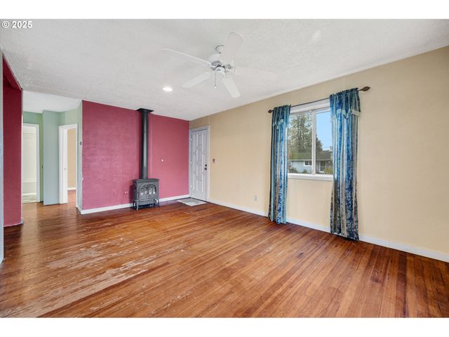 948 Sw MAPLE St, Dallas, OR 97338