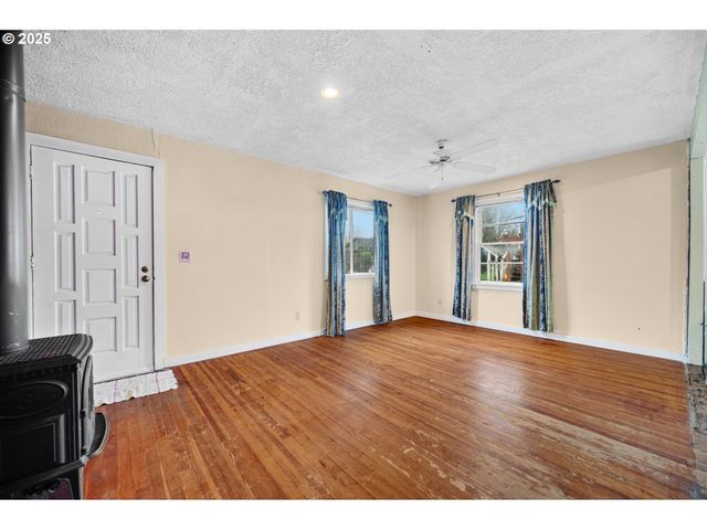 948 Sw MAPLE St, Dallas, OR 97338