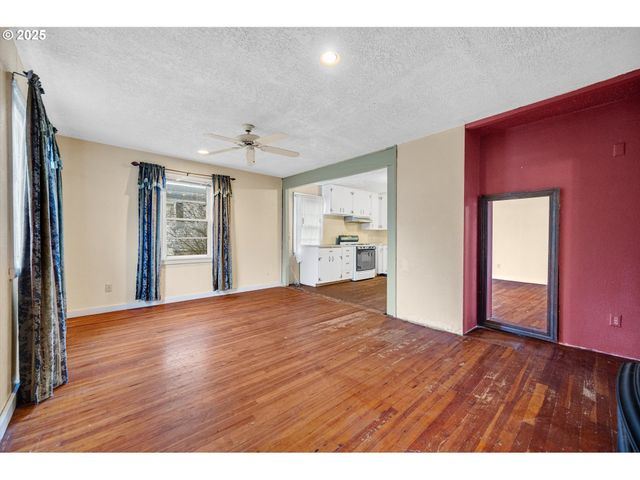 948 Sw MAPLE St, Dallas, OR 97338