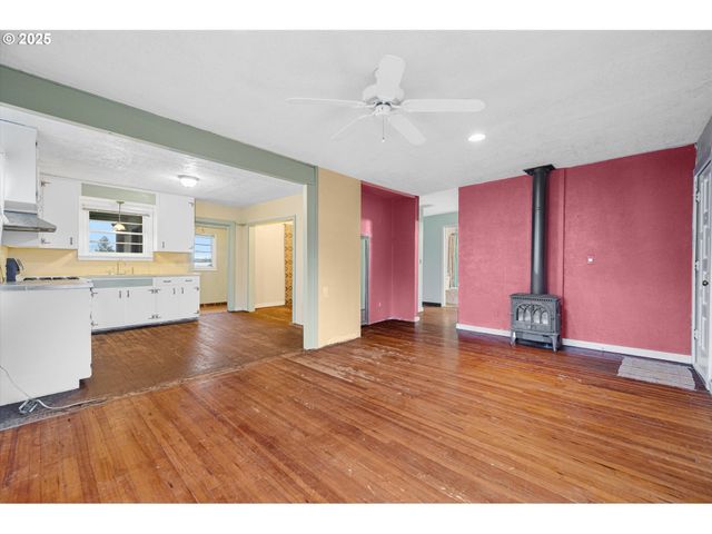 948 Sw MAPLE St, Dallas, OR 97338