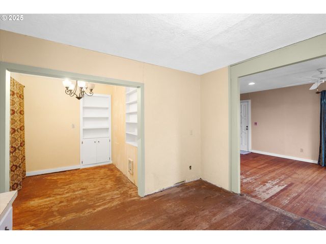 948 Sw MAPLE St, Dallas, OR 97338