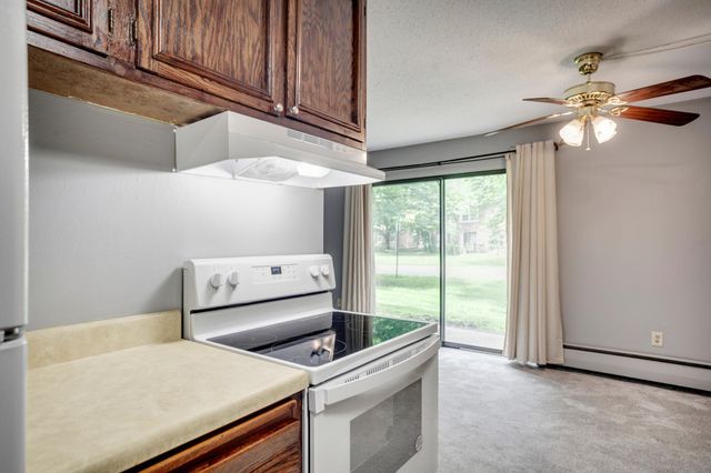 702 Old Settlers Trail 3, Hopkins, MN 55343