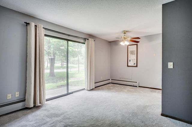 702 Old Settlers Trail 3, Hopkins, MN 55343