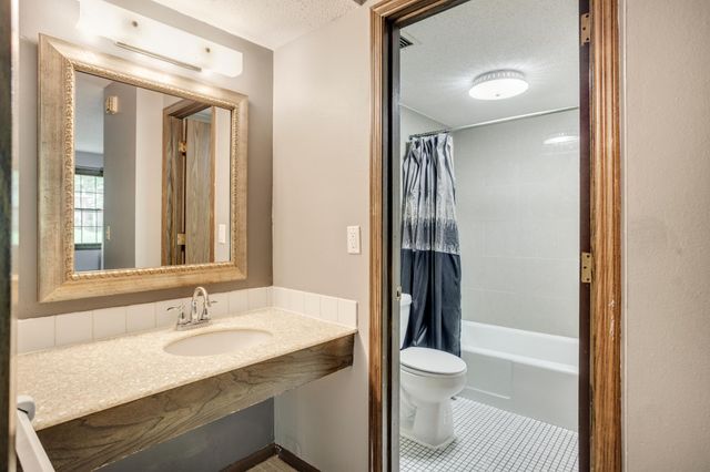 702 Old Settlers Trail 3, Hopkins, MN 55343