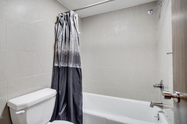 702 Old Settlers Trail 3, Hopkins, MN 55343