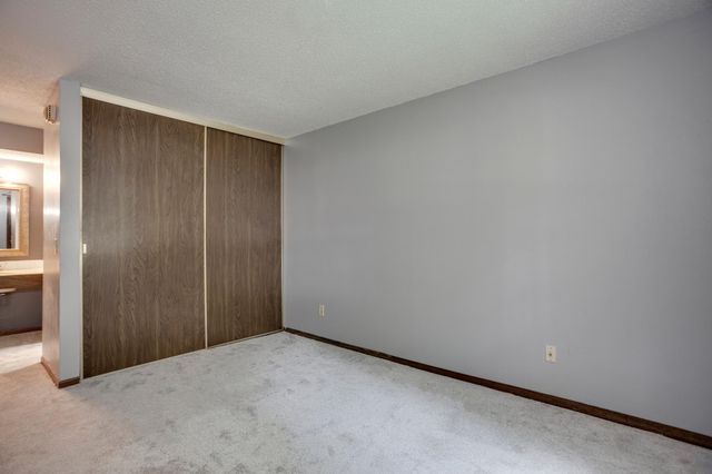 702 Old Settlers Trail 3, Hopkins, MN 55343