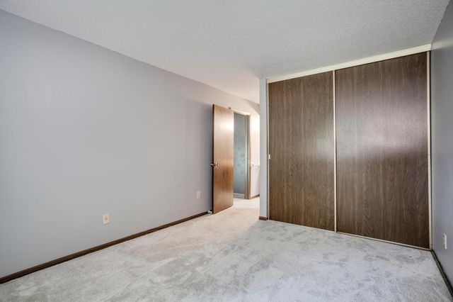 702 Old Settlers Trail 3, Hopkins, MN 55343