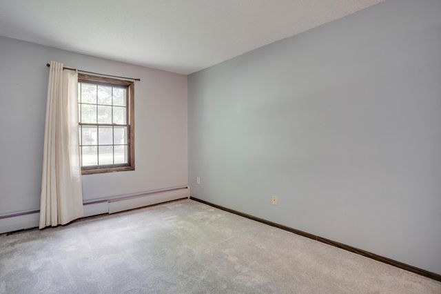 702 Old Settlers Trail 3, Hopkins, MN 55343