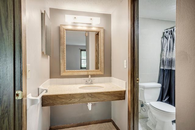 702 Old Settlers Trail 3, Hopkins, MN 55343