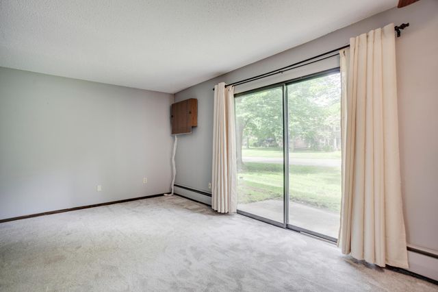 702 Old Settlers Trail 3, Hopkins, MN 55343