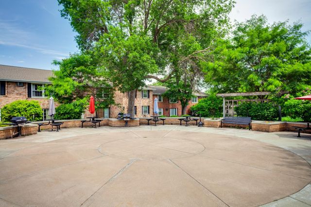 702 Old Settlers Trail 3, Hopkins, MN 55343