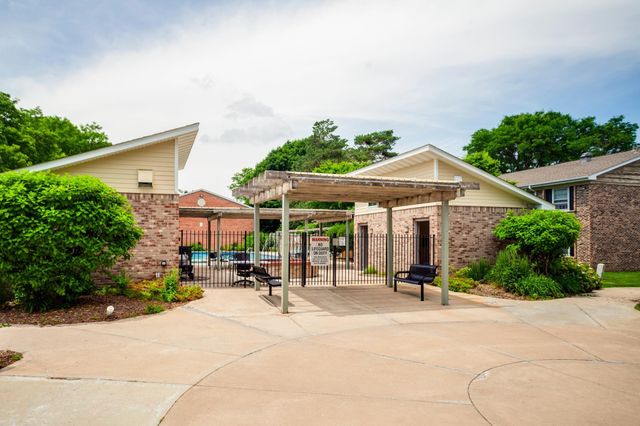 702 Old Settlers Trail 3, Hopkins, MN 55343