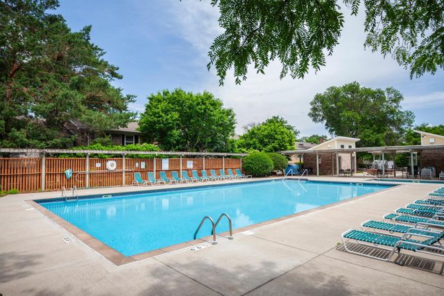 702 Old Settlers Trail 3, Hopkins, MN 55343