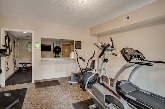 702 Old Settlers Trail 3, Hopkins, MN 55343