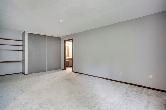 702 Old Settlers Trail 3, Hopkins, MN 55343