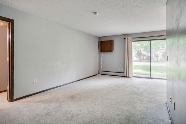 702 Old Settlers Trail 3, Hopkins, MN 55343