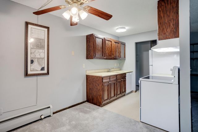 702 Old Settlers Trail 3, Hopkins, MN 55343