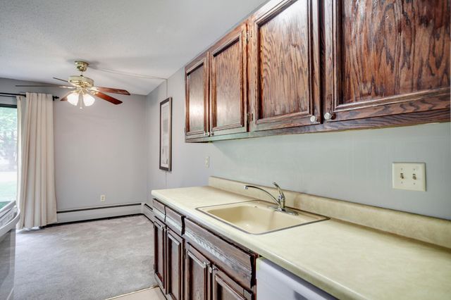 702 Old Settlers Trail 3, Hopkins, MN 55343