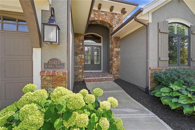10423 W 168th Terrace, Overland Park, KS 66221
