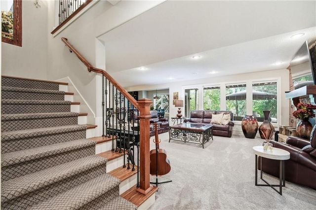 10423 W 168th Terrace, Overland Park, KS 66221