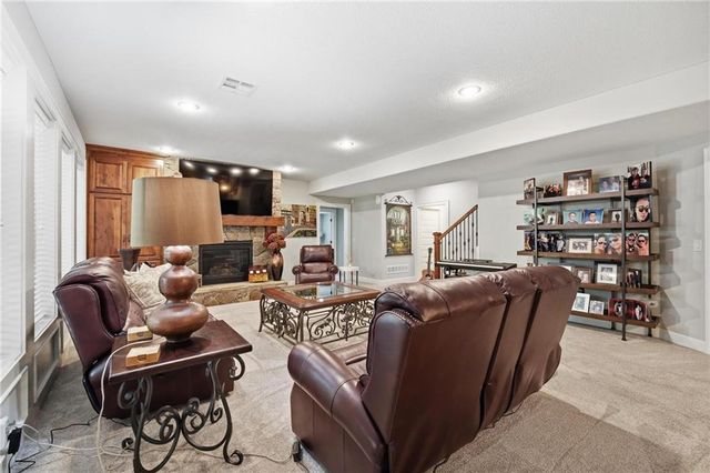 10423 W 168th Terrace, Overland Park, KS 66221