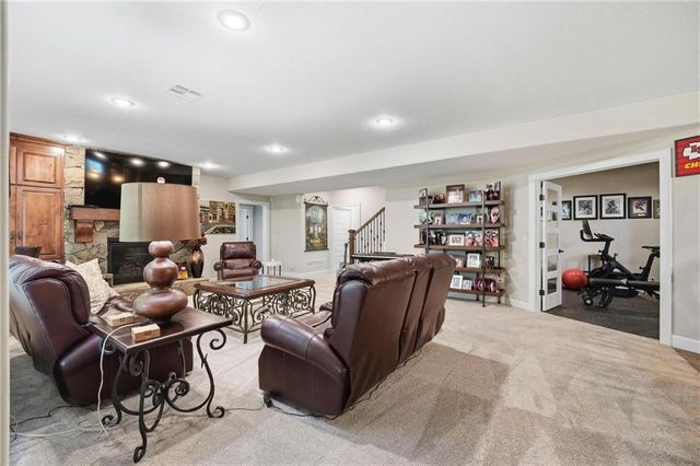 10423 W 168th Terrace, Overland Park, KS 66221