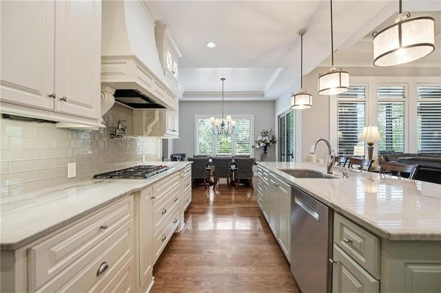 10423 W 168th Terrace, Overland Park, KS 66221