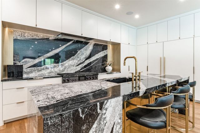 7122 Lakewood Boulevard, Dallas, TX 75214