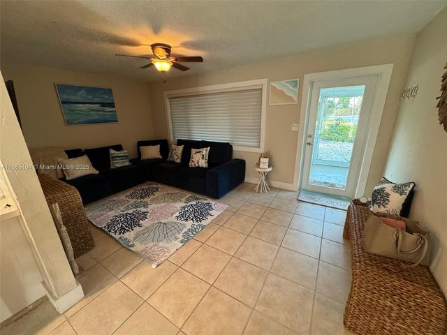 275 Pueblo St, Tavernier, FL 33036