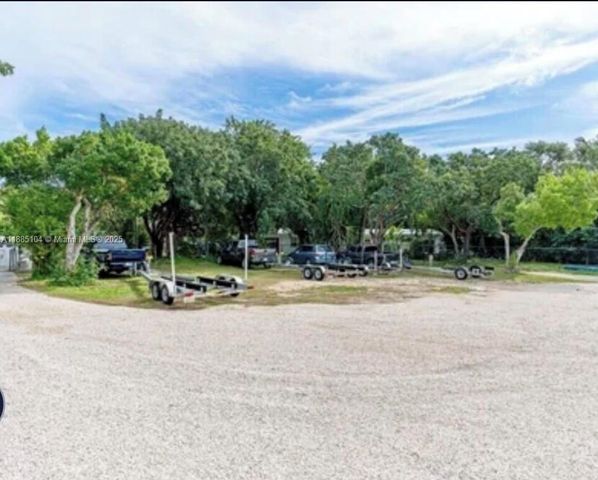 275 Pueblo St, Tavernier, FL 33036