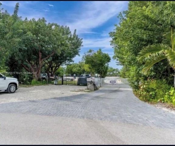 275 Pueblo St, Tavernier, FL 33036