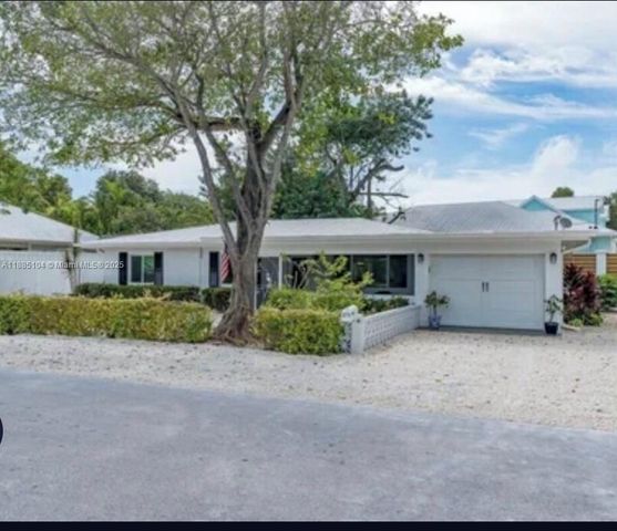 275 Pueblo St, Tavernier, FL 33036