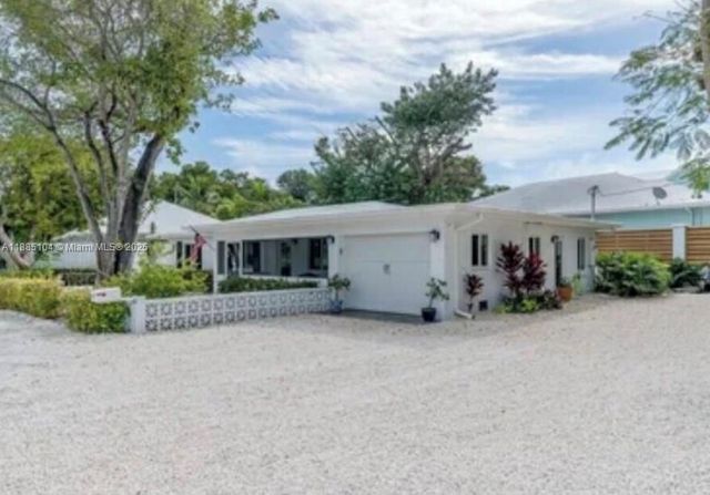 275 Pueblo St, Tavernier, FL 33036