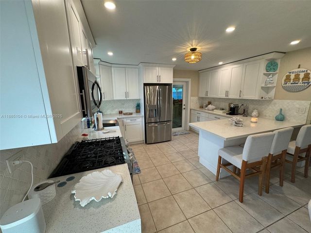 275 Pueblo St, Tavernier, FL 33036