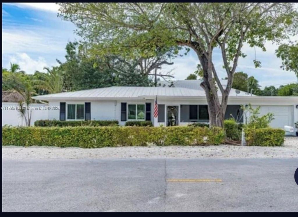 275 Pueblo St, Tavernier, FL 33036