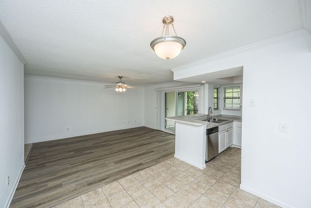 1835 Villa Maison 1835-D, Mount Pleasant, SC 29464