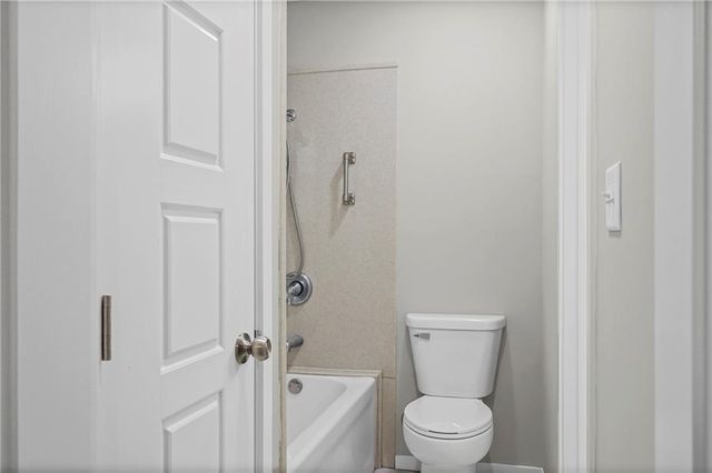 805 NW Castle Drive, Blue Springs, MO 64015