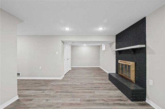 805 NW Castle Drive, Blue Springs, MO 64015